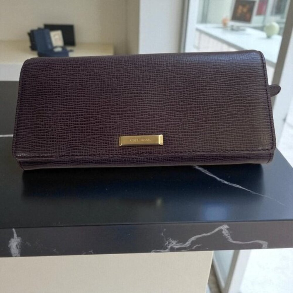 Cole Haan Textured Leather‎ Wallet Burgundy Gold Hardware Minimalist Classic